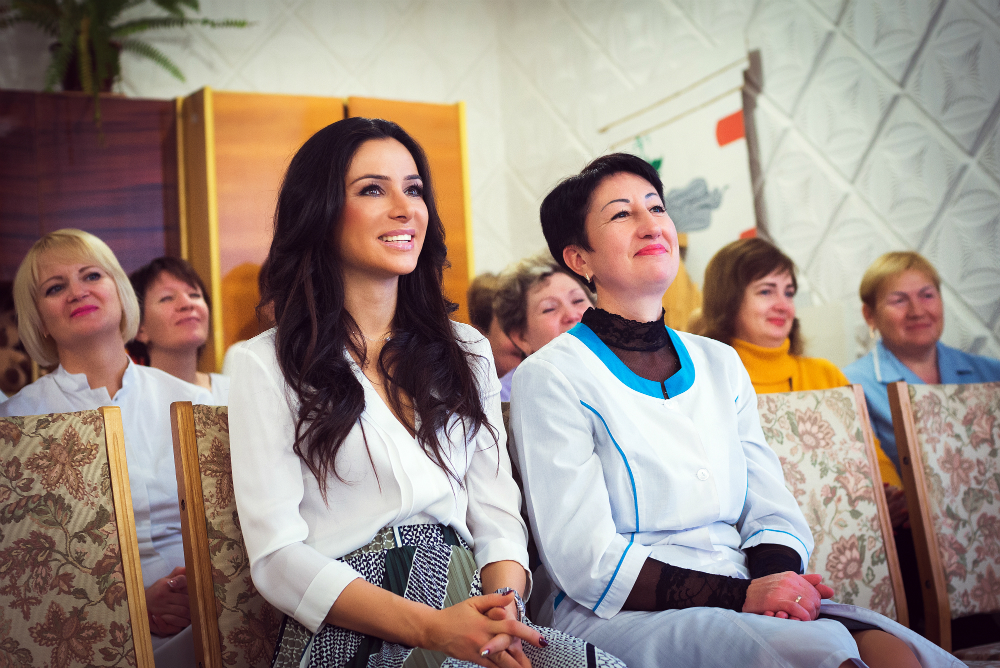 Злата Огневич сняла детей-сирот в своем новом видео